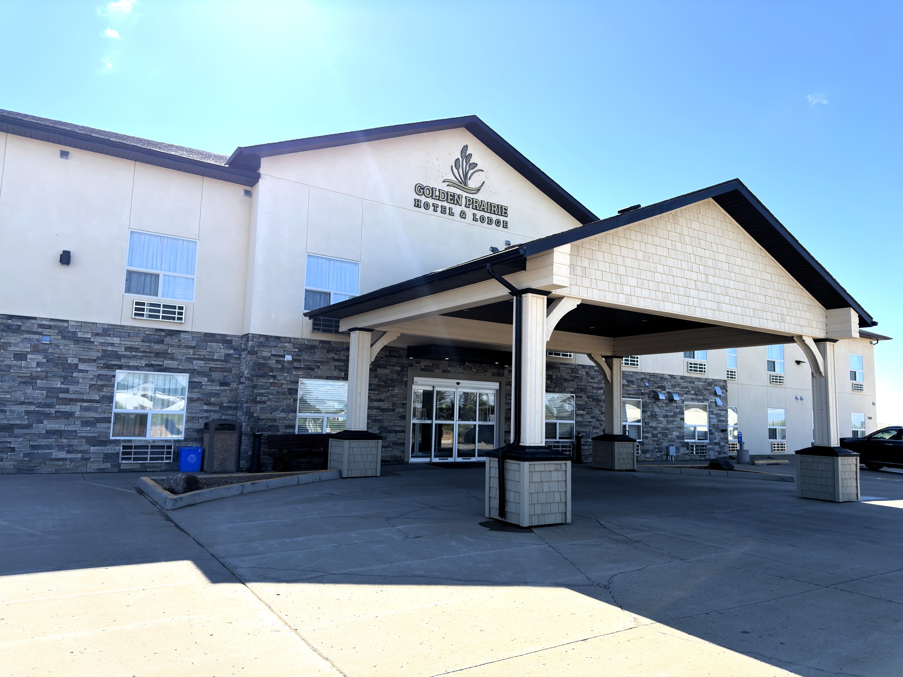 Golden Prairie Hotel & Lodge amenities